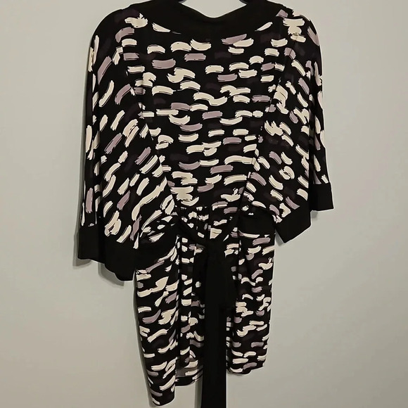 CLEARANCE - Dressbarn 3/4 sleeve top with tie in back‎ - Picture 2 of 4